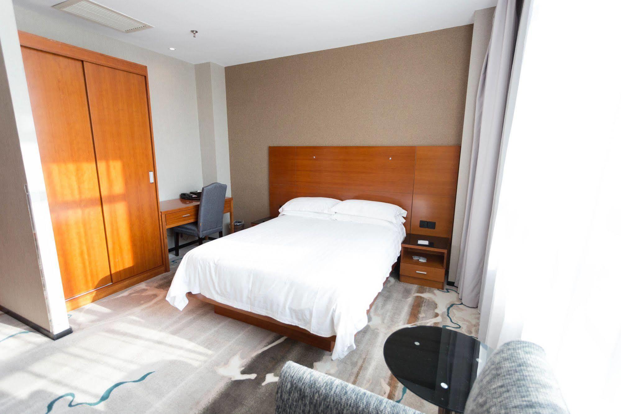 Radiance Hotel Shanghai Exteriör bild