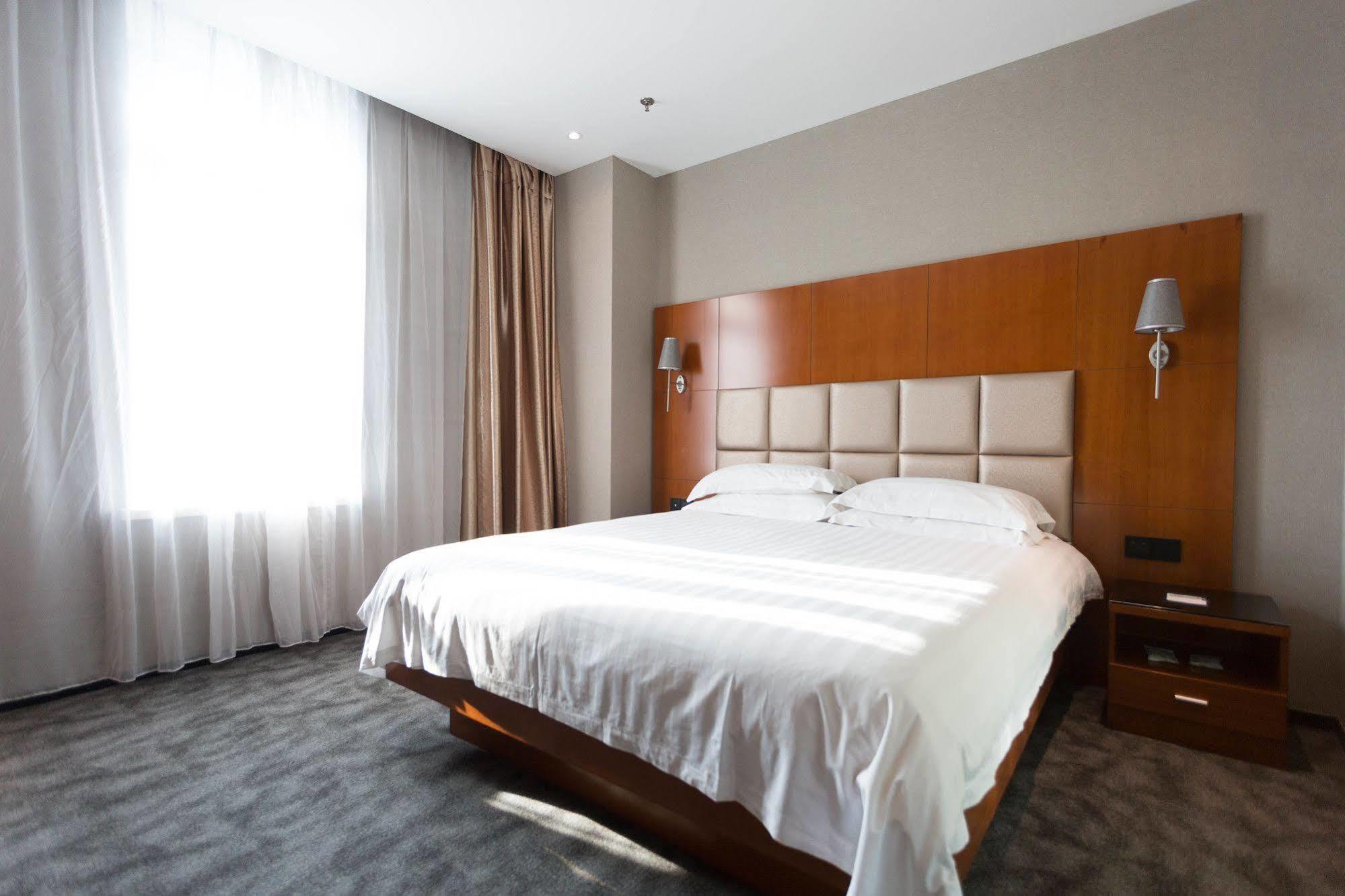 Radiance Hotel Shanghai Exteriör bild