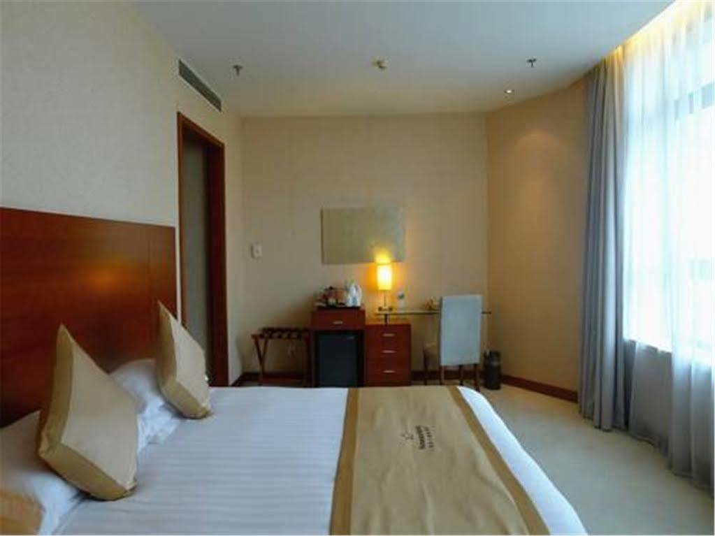 Radiance Hotel Shanghai Exteriör bild