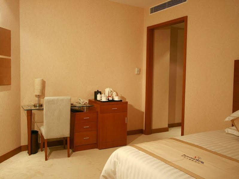 Radiance Hotel Shanghai Exteriör bild